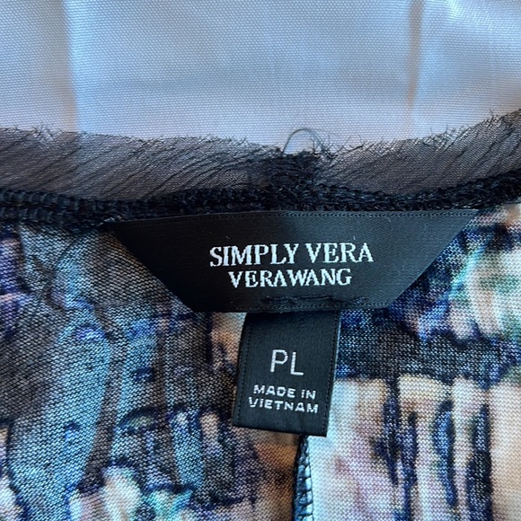 Black patterned Simply Vera petite top. - Picture 2 of 5